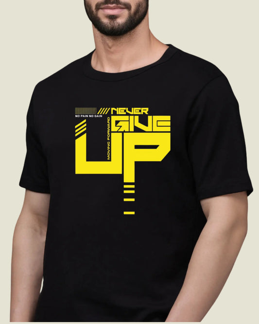 Never Give Up / Regular Fit T-shirt